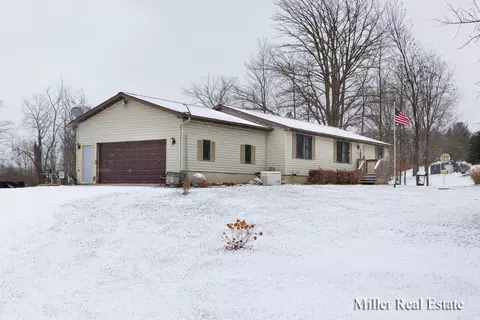 2798 N Ionia Rd, Vermontville, MI 49096