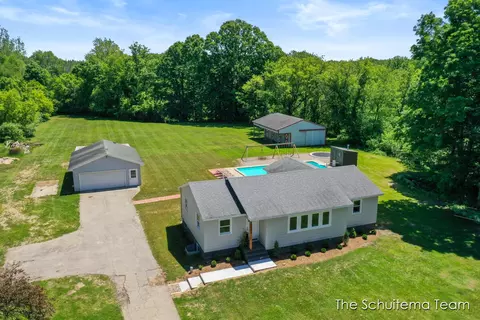 13892 16th Ave, Marne, MI 49435