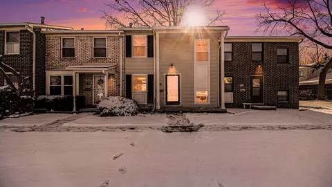 8392 Lakeview Dr, Ypsilanti, MI 48198