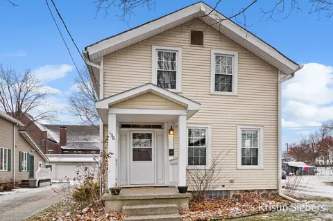 136 E Adams St, Ionia, MI 48846