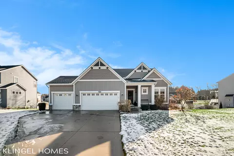 12928 Pine Glen Dr, Grand Haven, MI 49417