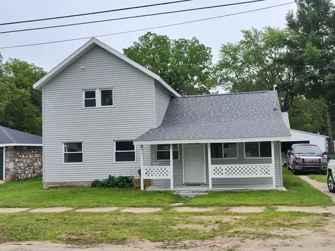 311 S Oak St, Evart, MI 49631
