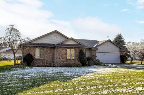 3604 Diamond Dr, Hamilton, MI 49419