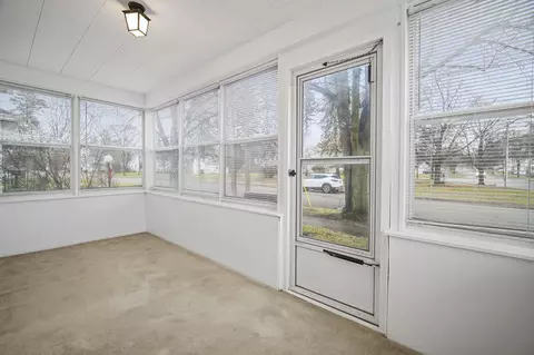 616 Adams St, Jackson, MI 49202 photo 2