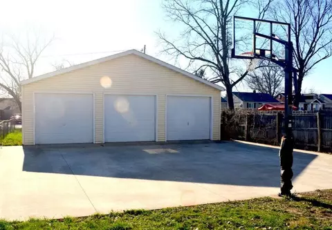 39 Lyndale Ct, Battle Creek, MI 49015