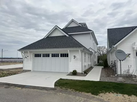 948 Boardwalk Cove Dr #4, Muskegon, MI 49441