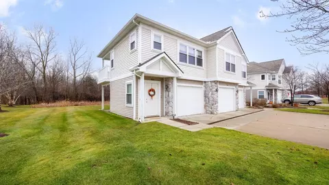 768 Fieldstone Cir W, Chelsea, MI 48118