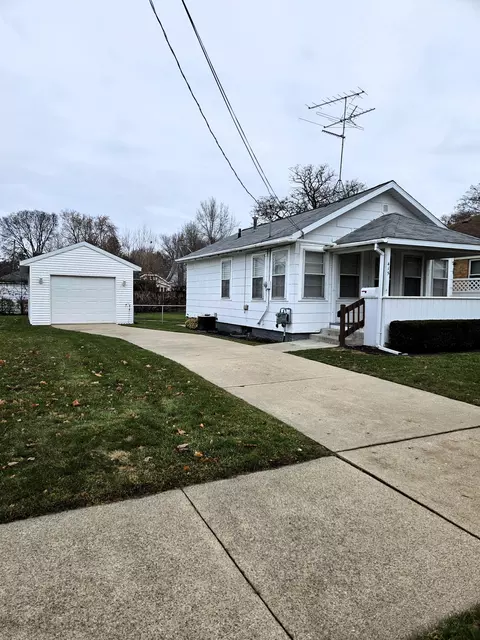 415 Julia St NE, Grand Rapids, MI 49505