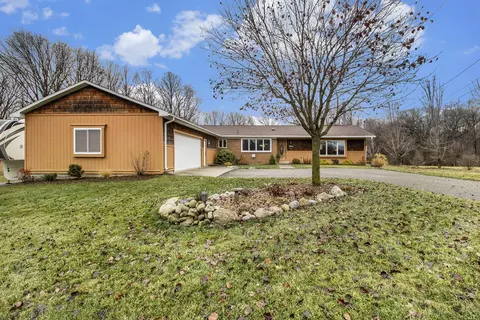 10410 Moon Rd, Saline, MI 48176