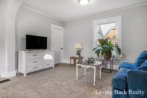 213 Stewart St SW, Grand Rapids, MI 49507