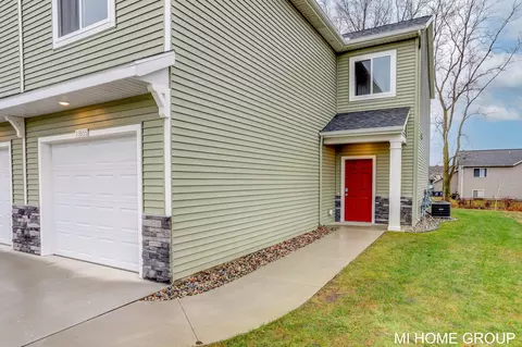 13655 Signature Dr, Holland, MI 49424