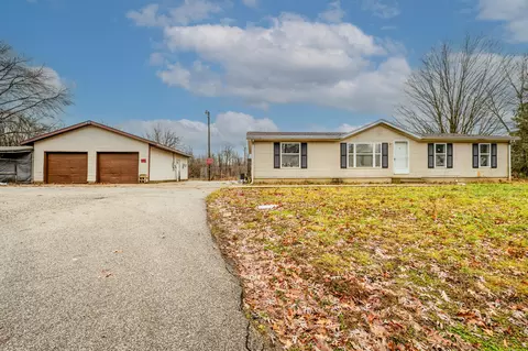 90639 52nd St, Decatur, MI 49045