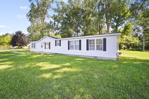 101 Camelot Ct, Brooklyn, MI 49230