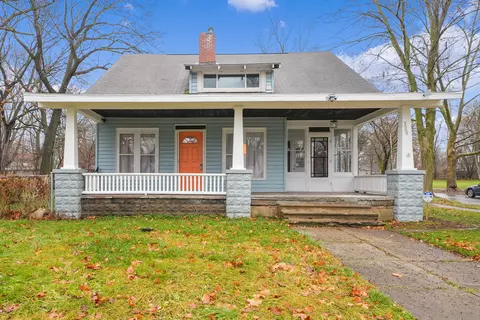 325 S 5th St, Niles, MI 49120