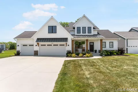 10000 Serengeti Ln, Zeeland, MI 49464