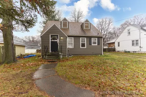 612 W Clinton St, Hastings, MI 49058