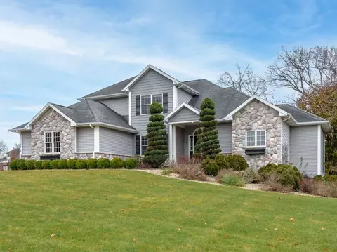 10918 Riedell Dr, Kalamazoo, MI 49009