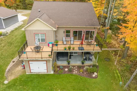 11411 E Royal Rd, Canadian Lakes, MI 49346