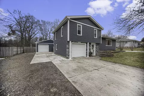 8697 Aitken St, Montague, MI 49437
