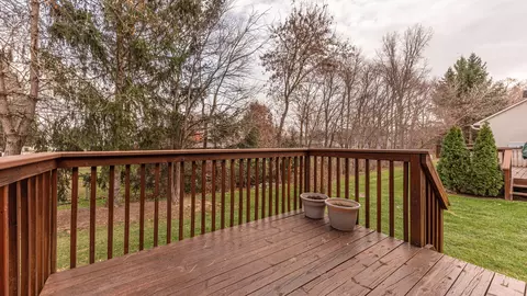 312 Redmaple Ln, Brighton, MI 48116 photo 4
