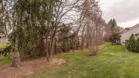 312 Redmaple Ln, Brighton, MI 48116 photo 2