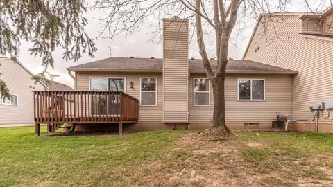 312 Redmaple Ln, Brighton, MI 48116 photo 3