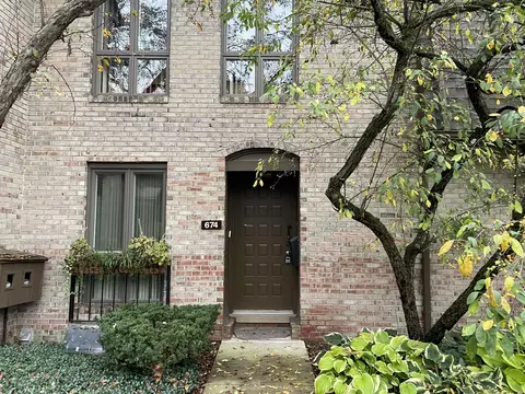 674 Greenhills Dr, Ann Arbor, MI 48105