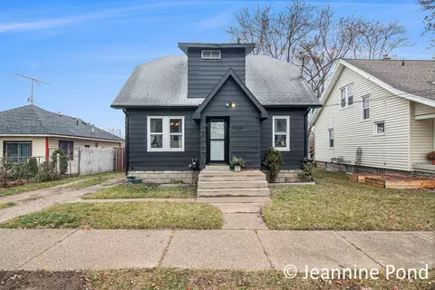 1127 Whiting St SW, Wyoming, MI 49509