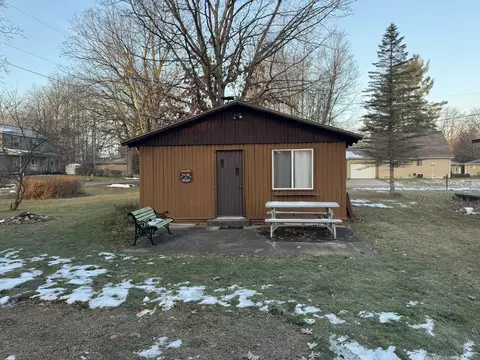 10880 3rd St, Canadian Lakes, MI 49346