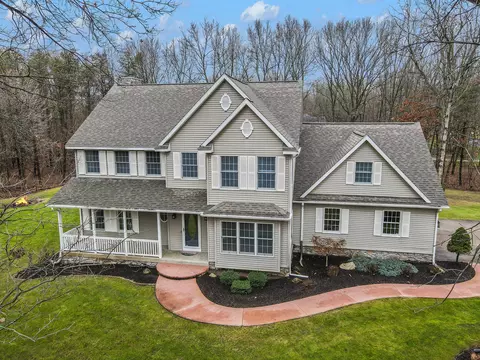 9150 Highland View Dr, Kalamazoo, MI 49009