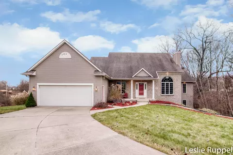 174 Glencarin Dr NE, Rockford, MI 49341
