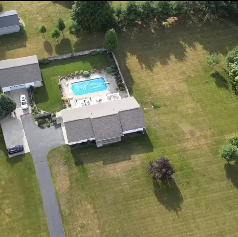 9730 11 Mile Rd, Ceresco, MI 49033