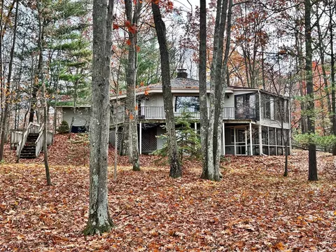 9075 Boggie Dr, Canadian Lakes, MI 49346