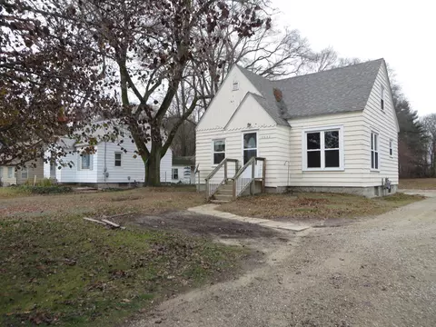 10633 Chicago Dr, Zeeland, MI 49464