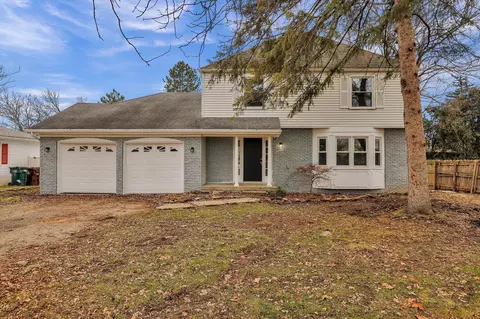 1211 Hillgate Way, Lansing, MI 48912