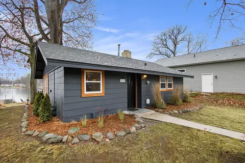 52326 Lakeview Dr, Dowagiac, MI 49047