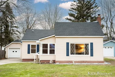 437 Lincoln St, Coopersville, MI 49404