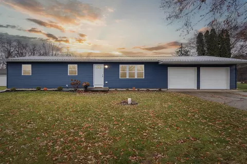 68893 Twilight St, Edwardsburg, MI 49112