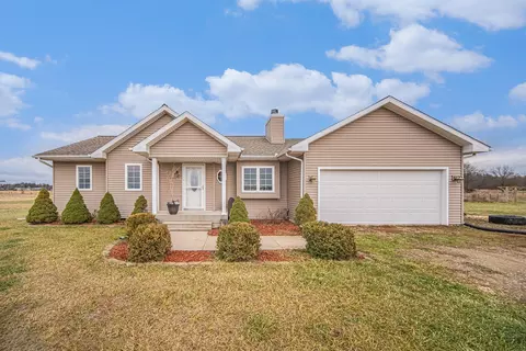 4115 E Berry Rd, Pleasant Lake, MI 49272