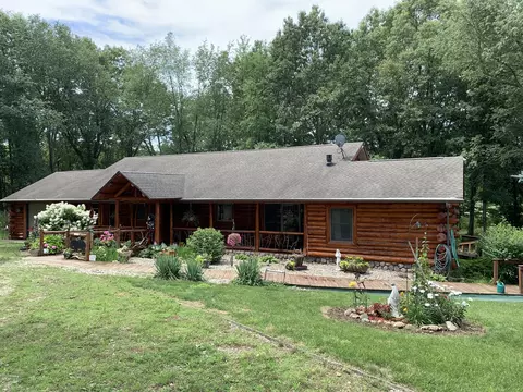 7590 W Hickory Rd, Hickory Corners, MI 49060