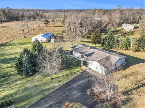 2335 N 36th St, Galesburg, MI 49053
