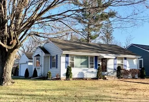 1103 Willow St, Grand Ledge, MI 48837