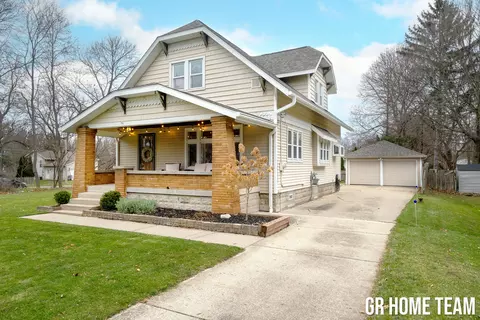 1786 Kinney Ave NW, Walker, MI 49534