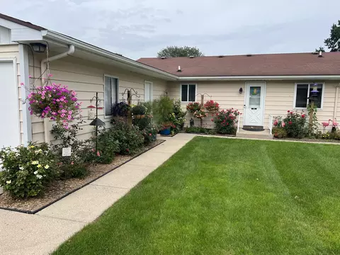 5814 Leisure S Dr SE, Kentwood, MI 49548