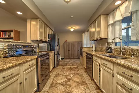 3638 Sassafras Dr, Jackson, MI 49201 photo 3