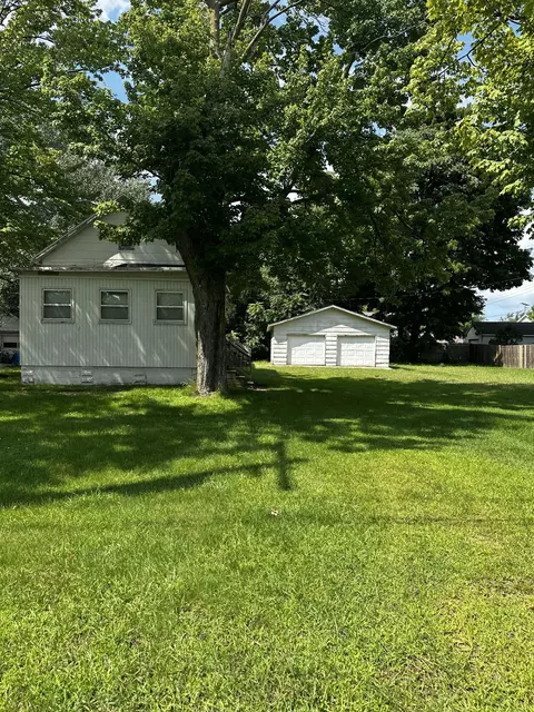213 Maple St, Spring Lake, MI 49456