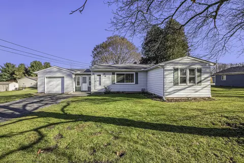 728 Chippewa St, Buchanan, MI 49107