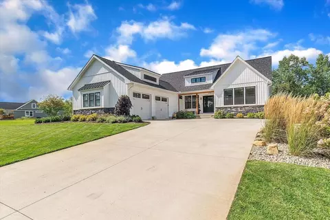 5198 Grande View Ln, Jackson, MI 49201
