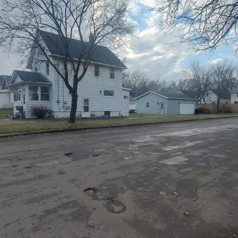 348 Bates St, Jackson, MI 49202