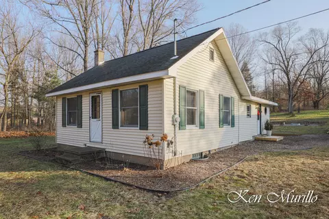 7630 Courtland Dr NE, Rockford, MI 49341